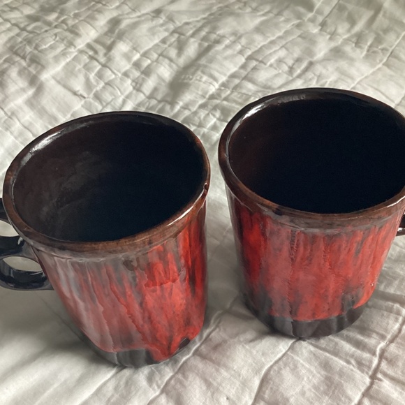 SET OF TWO VINTAGE DRIP GLAZE POTTERY MUGS - Picture 2 of 9
